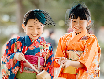 2人の女の子の写真